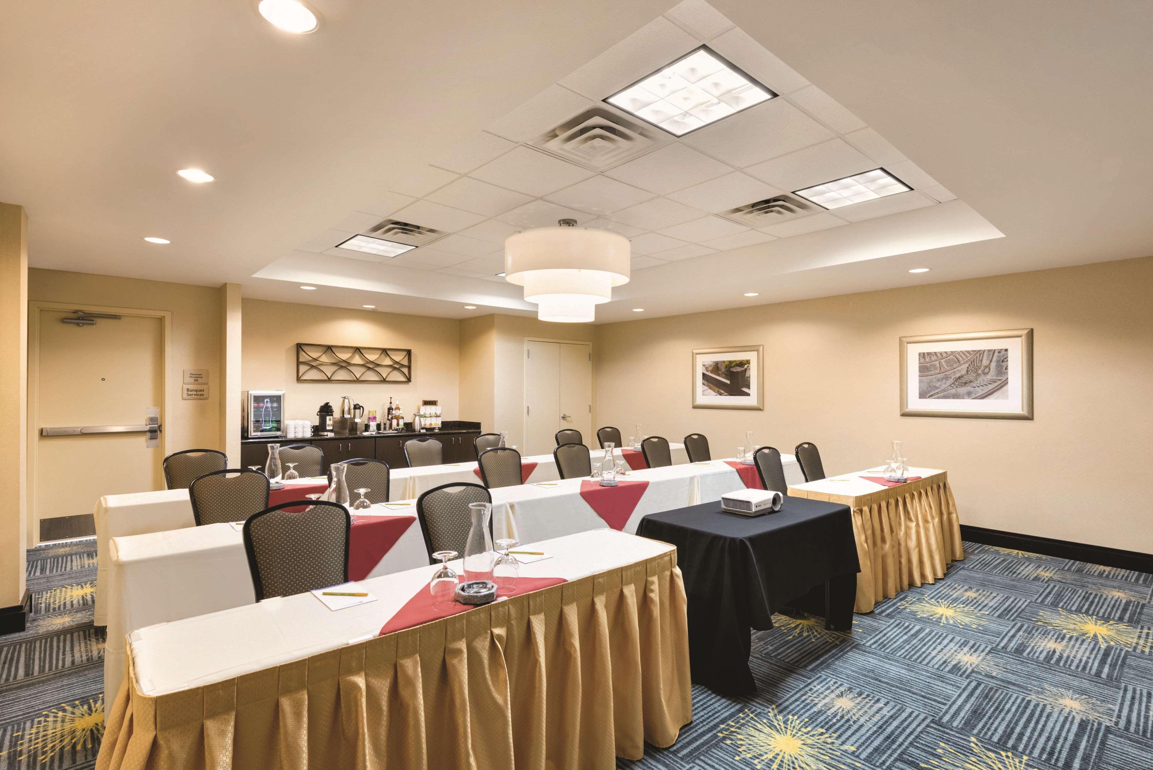 Hilton Garden Inn Фарго Экстерьер фото