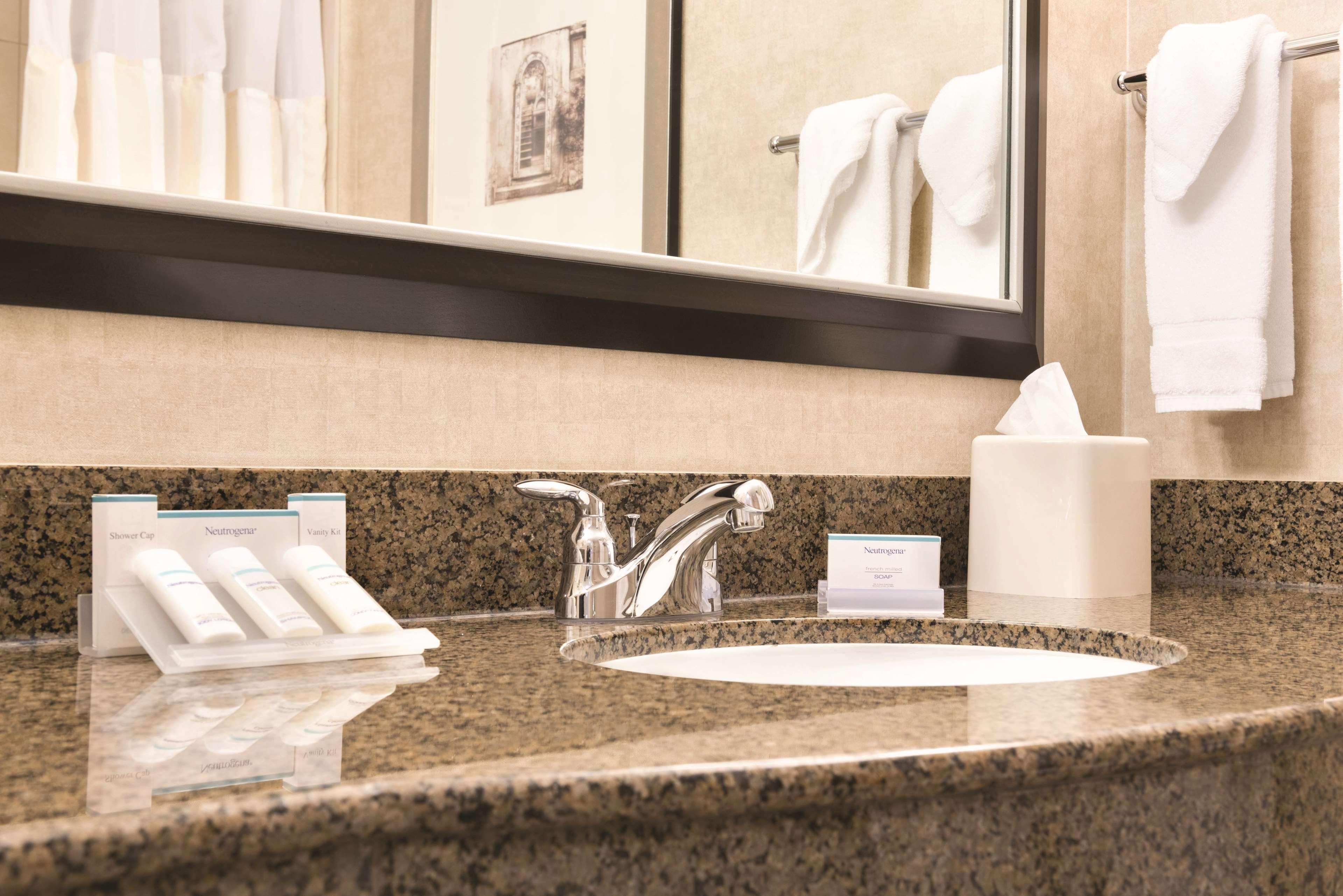 Hilton Garden Inn Фарго Экстерьер фото