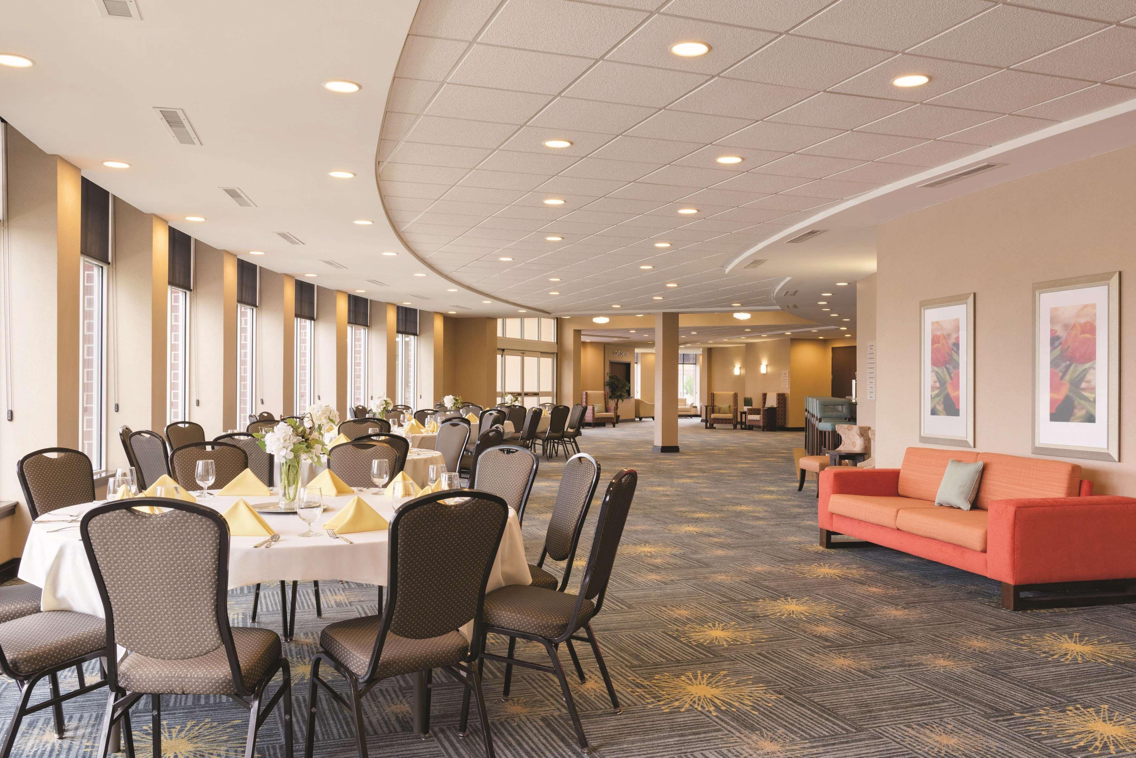 Hilton Garden Inn Фарго Экстерьер фото