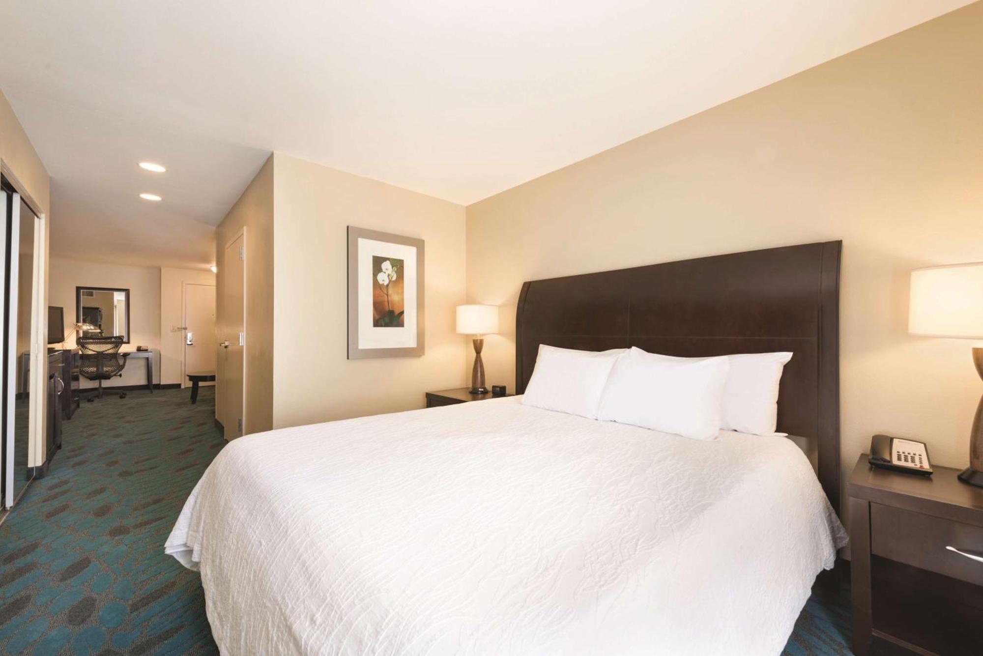 Hilton Garden Inn Фарго Экстерьер фото